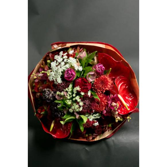 デザイナーおまかせ季節の旬な花束Lサイズ～シックな感じ～