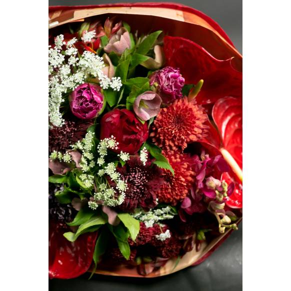 デザイナーおまかせ季節の旬な花束Lサイズ～シックな感じ～