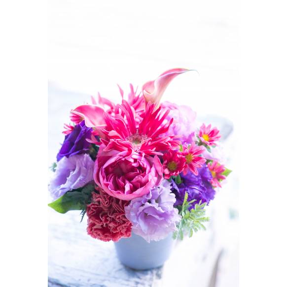 デザイナーおまかせ季節の旬なアレンジメントSサイズ～シックな感じでおまかせ～