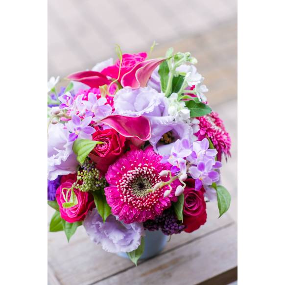 デザイナーおまかせ季節の旬なアレンジメントSサイズ～シックな感じでおまかせ～