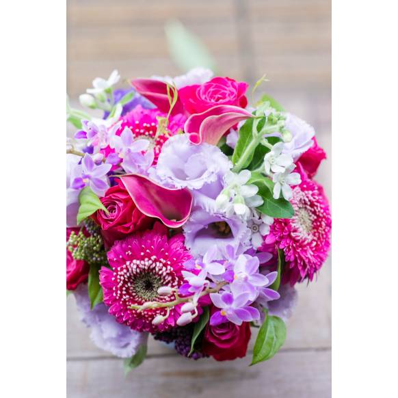 デザイナーおまかせ季節の旬なアレンジメントSサイズ～シックな感じでおまかせ～