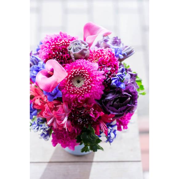 デザイナーおまかせ季節の旬なアレンジメントSサイズ～シックな感じでおまかせ～